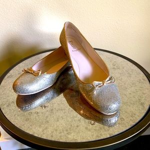 Enzo Angiolini Size 9 Gold/Silver sparkly flats